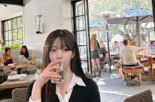 一手好牌打稀碎 三料影后马苏 被黑人驮肩 帮闺蜜撒谎 终究自断前程